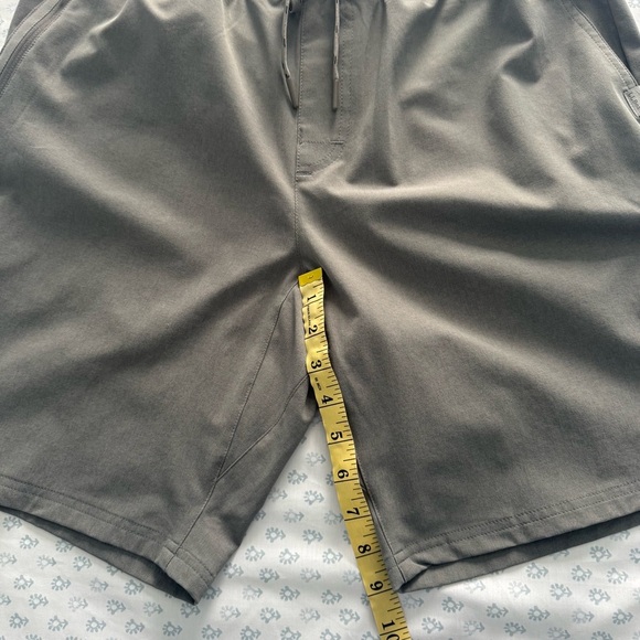 L.L. Bean Men's Charcoal Gray Shorts - Picture 3 of 7